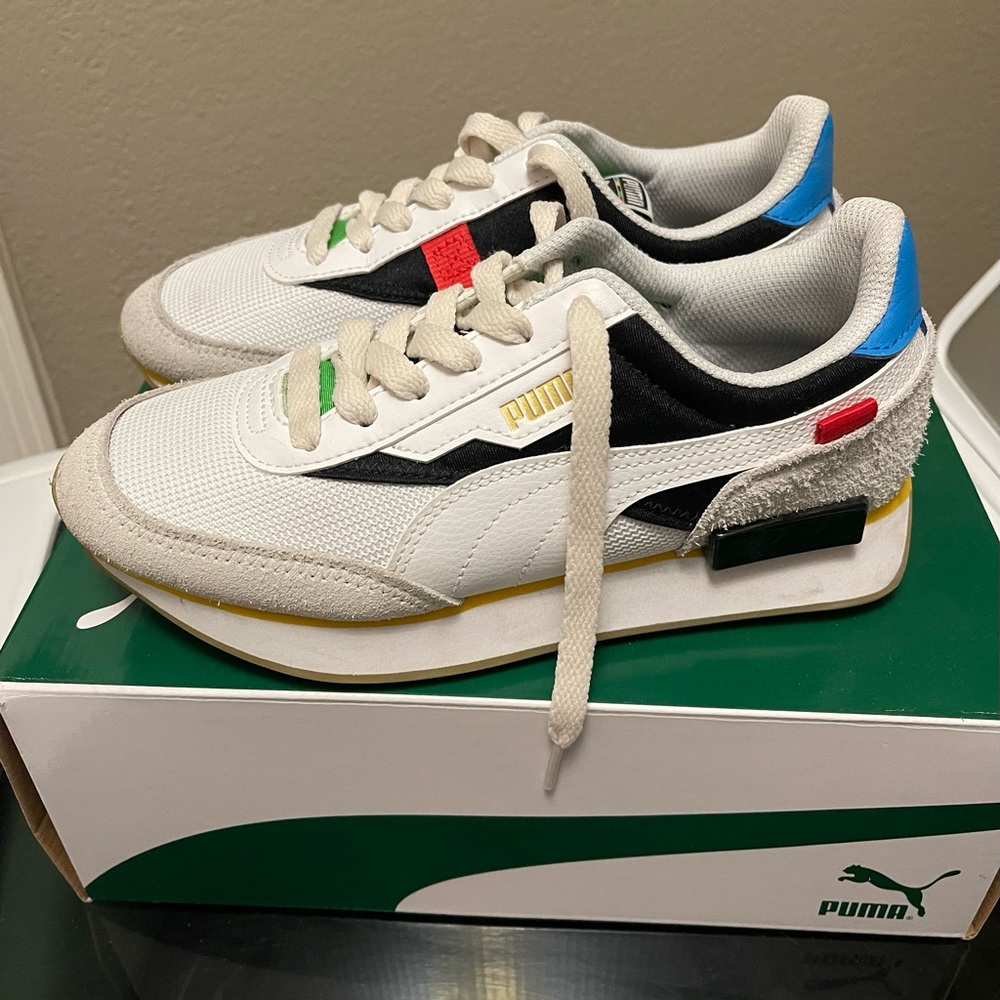 Women Puma running shoes size 5 or kids size 4